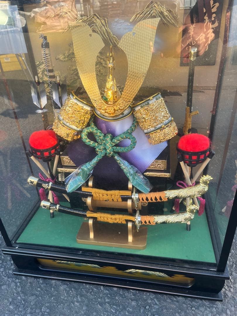 【中古】五月人形 兜飾り ガラスケース入り 武者飾り 日本伝統品