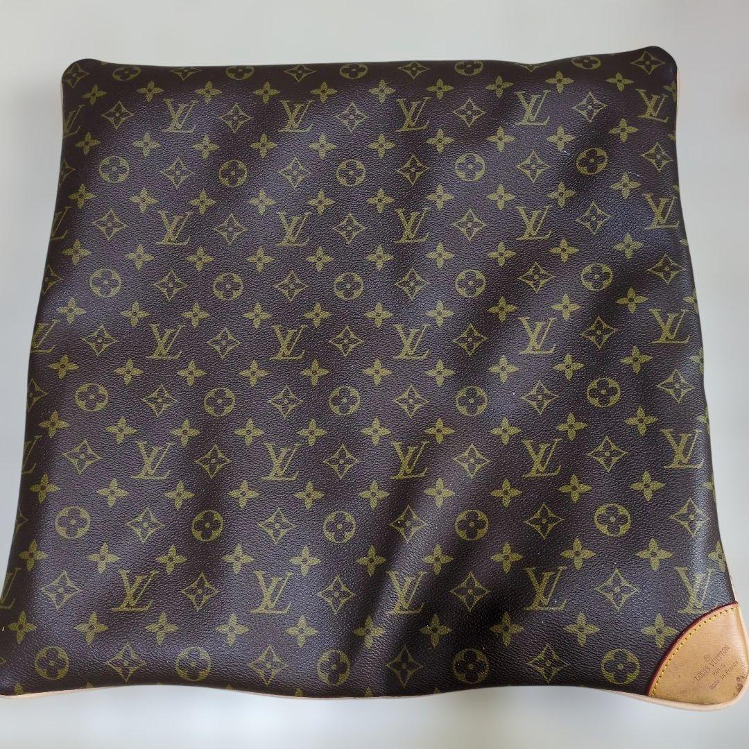 ルイヴィトンモノグラムクッションカバーノベルティ✨