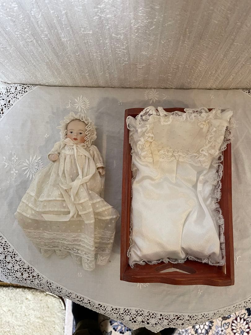 ビスクドール⑬ ベビー ベッド ミニョネット 赤ちゃん ヴィンテージ