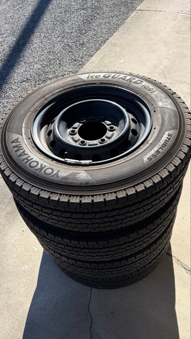 ヨコハマ スタッドレスタイヤ 15インチ 4本セット　ハイエース