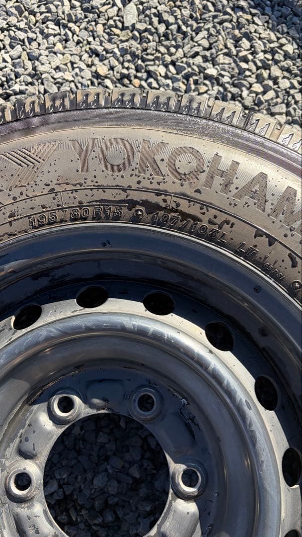 ヨコハマ スタッドレスタイヤ 15インチ 4本セット　ハイエース