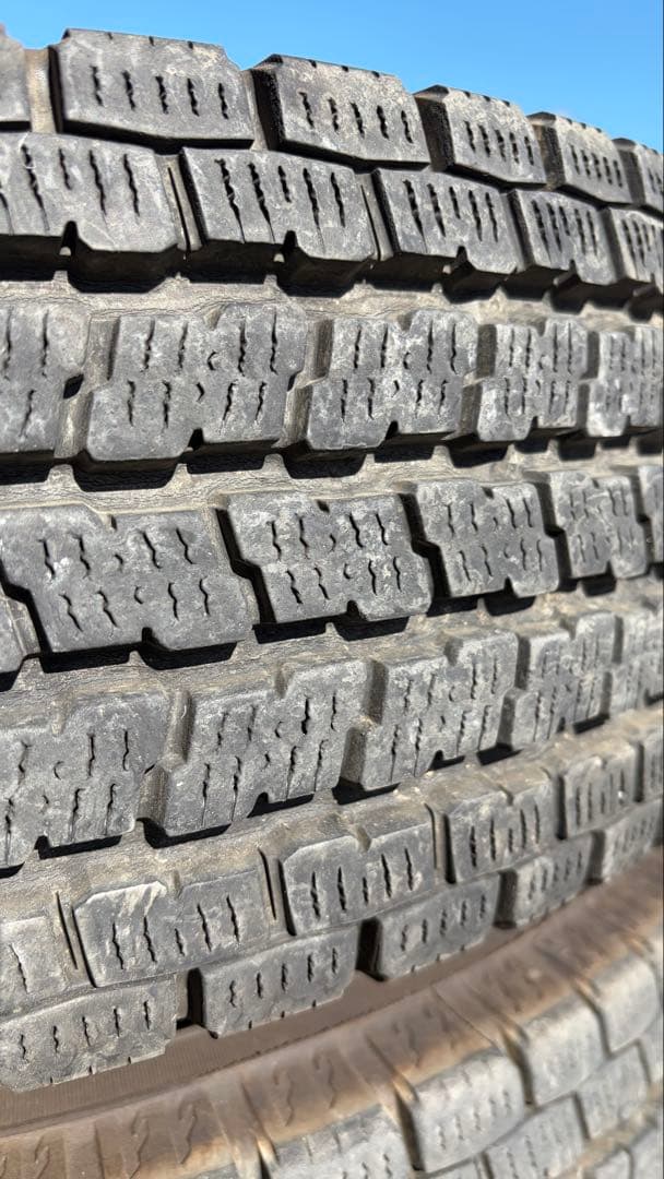 ヨコハマ スタッドレスタイヤ 15インチ 4本セット　ハイエース