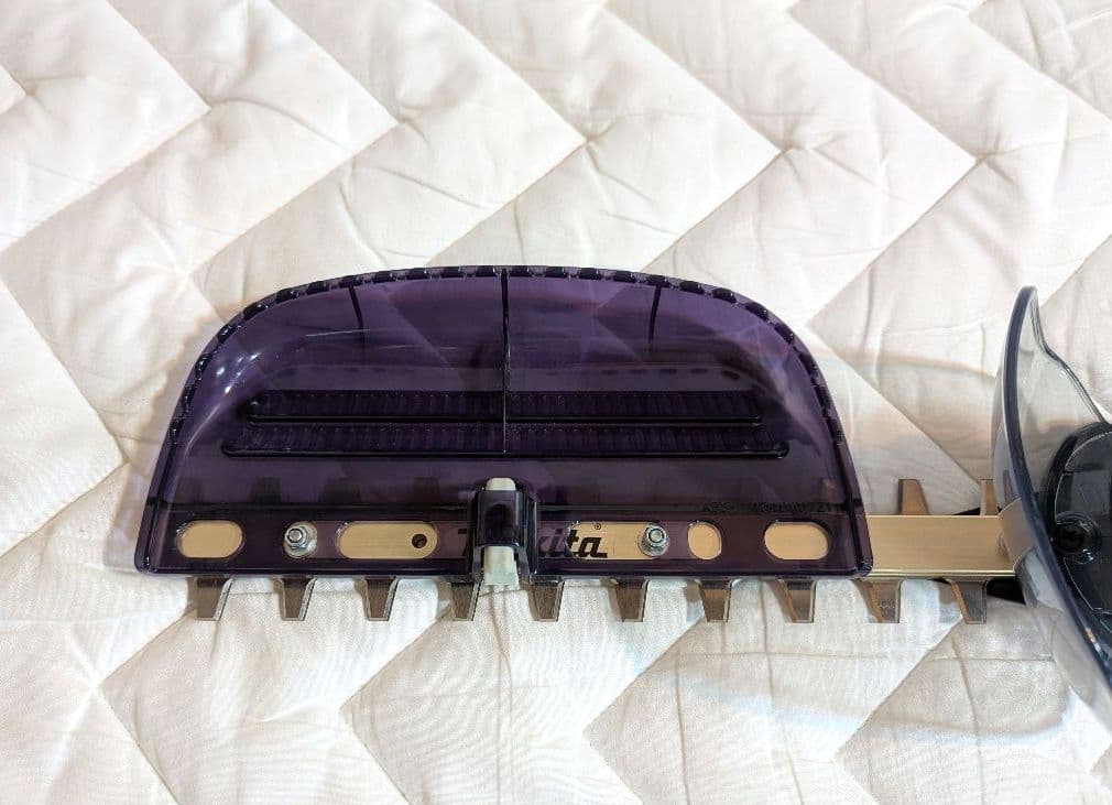 美品！マキタ ミニ生垣バリカン　MUH267D　18V