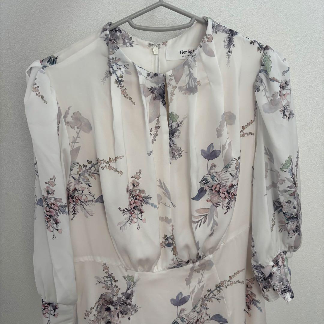 ワンピース Herlipto French Bouquet Puff Sleeve Dres