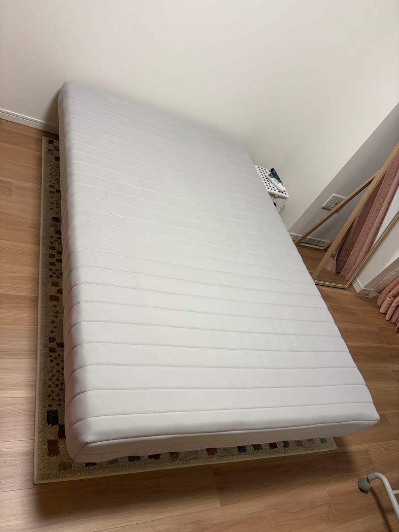 2/13まで！セミダブル 脚付き　マットレス