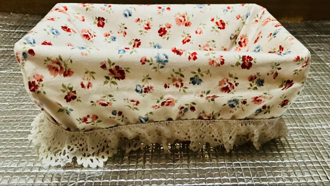 レース飾りかご　レーヨン製のレース編みがかわいいバスケット5個セット