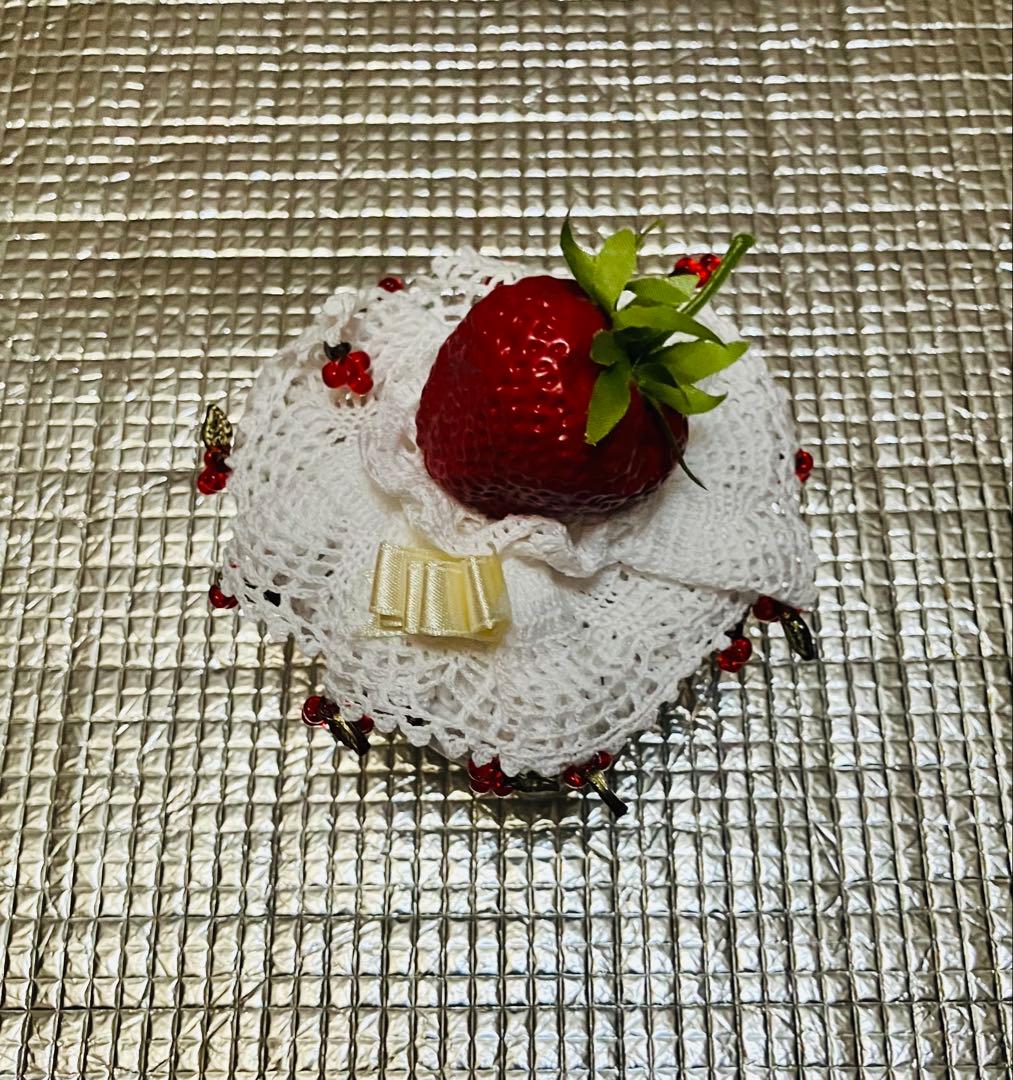 レース飾りかご　レーヨン製のレース編みがかわいいバスケット5個セット