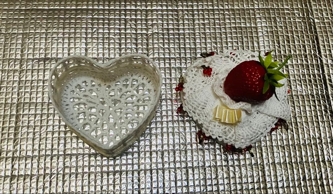 レース飾りかご　レーヨン製のレース編みがかわいいバスケット5個セット