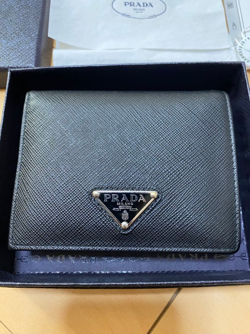 PRADA サファイアーノ　ブラック 二つ折り財布