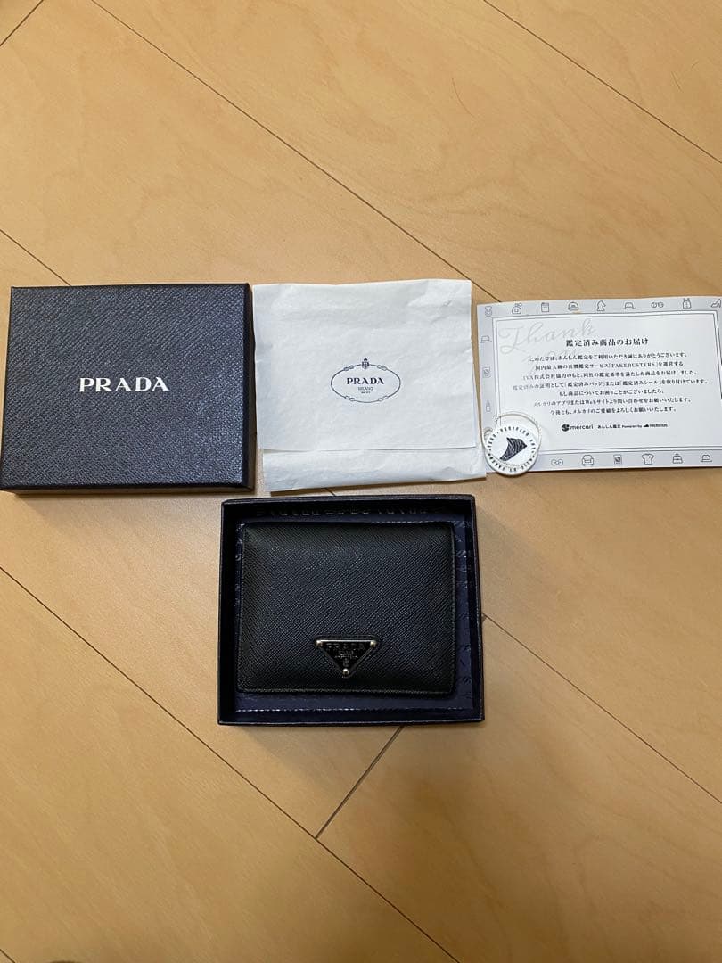 PRADA サファイアーノ　ブラック 二つ折り財布