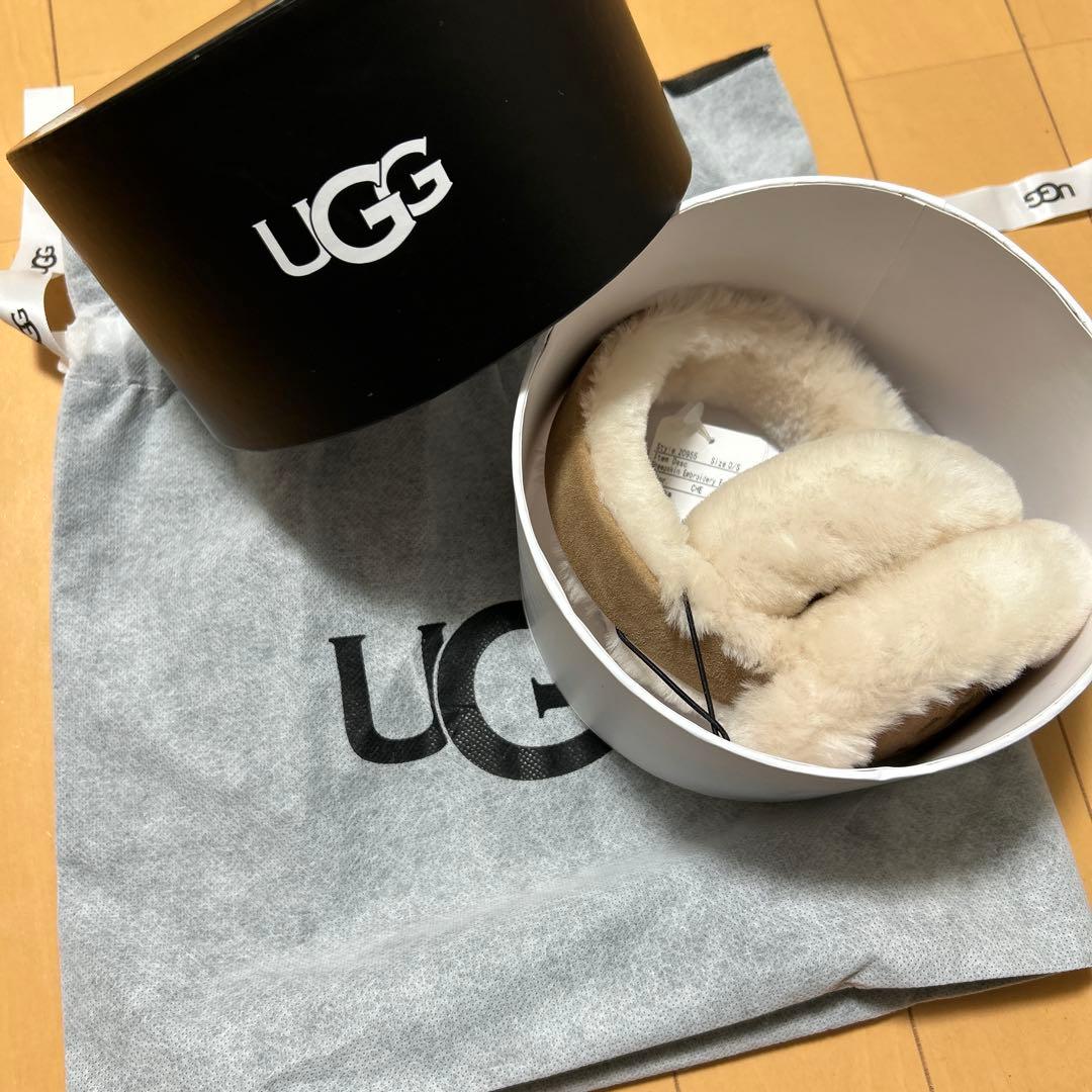 UGG ベージュファーイヤーマフ