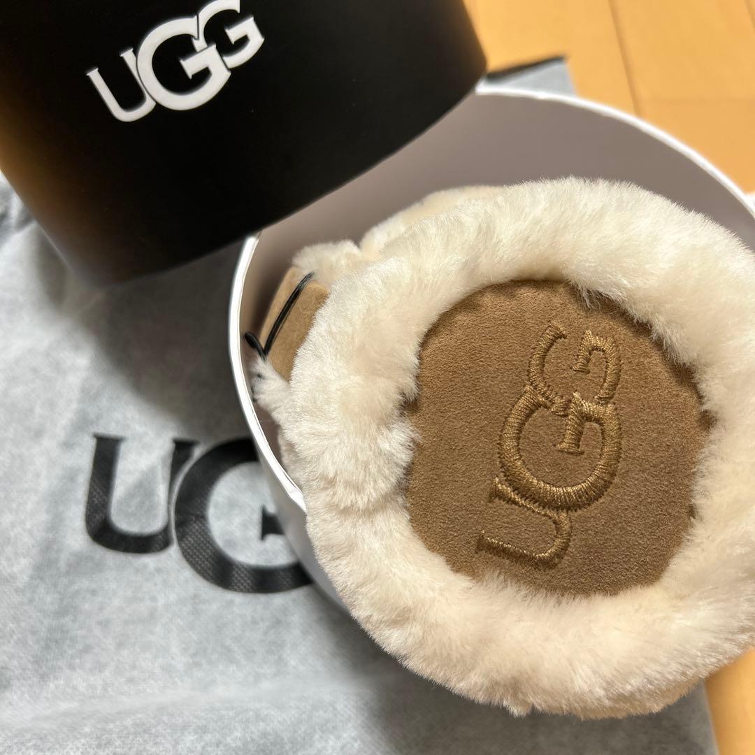 UGG ベージュファーイヤーマフ