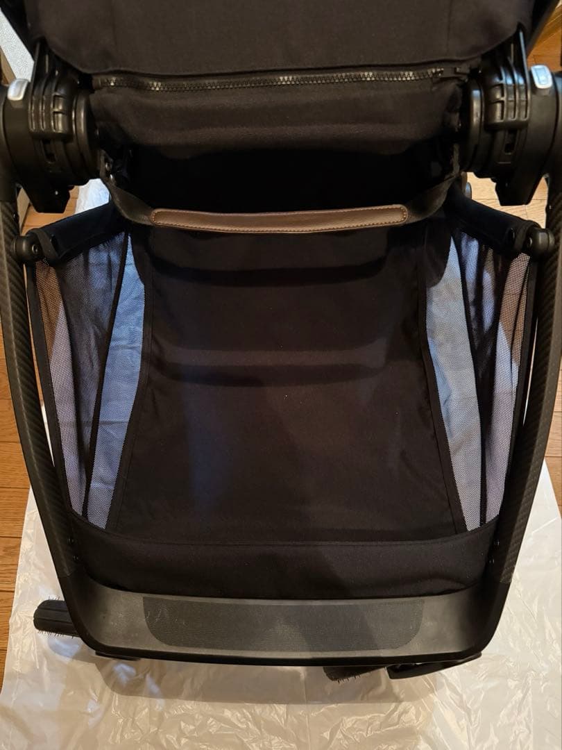 【オーストラリア限定モデル】Nuna SWIV ヌナ　スイブ　キャビア