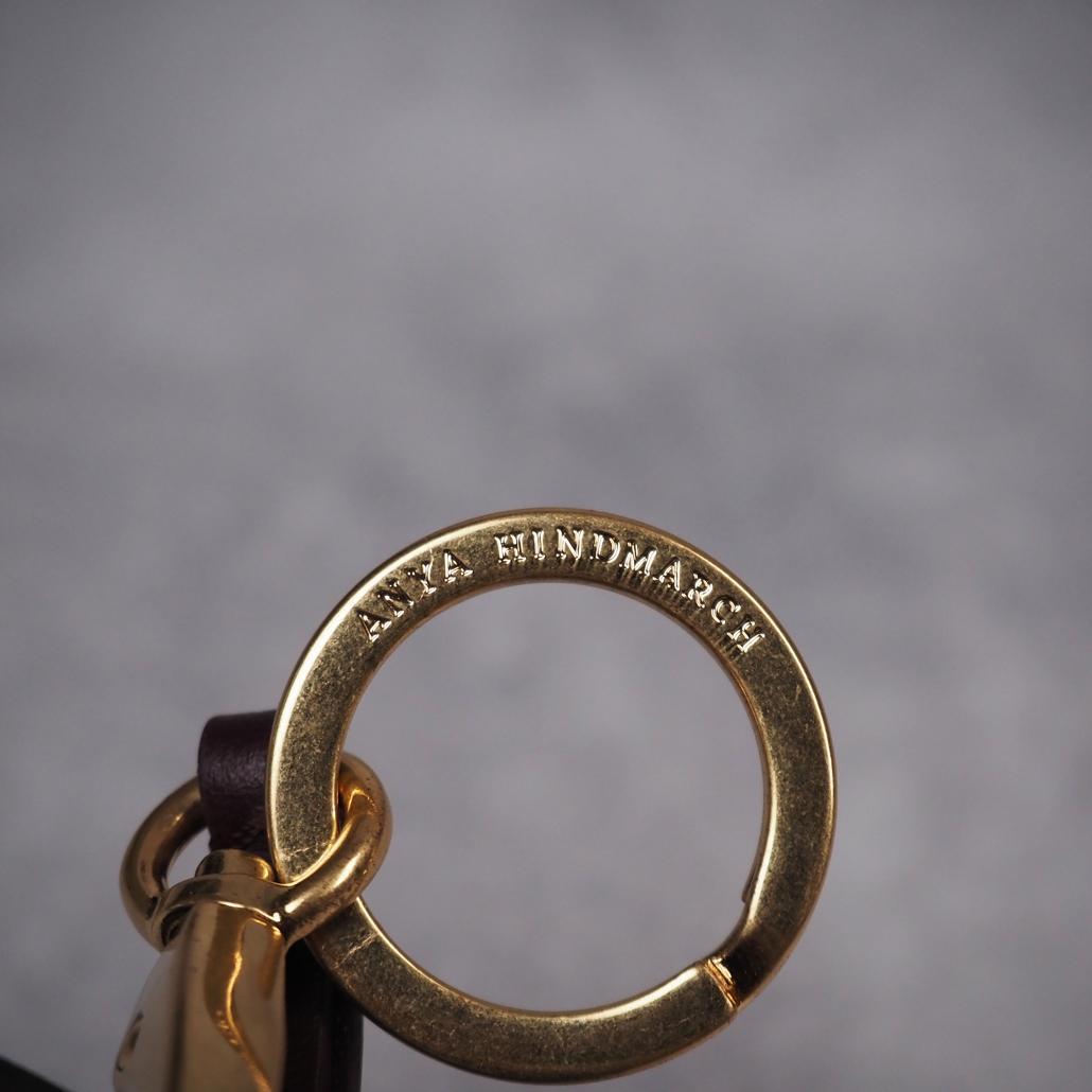 美品 Anya Hindmarch タッセルゴースト バーガンディ シアリング