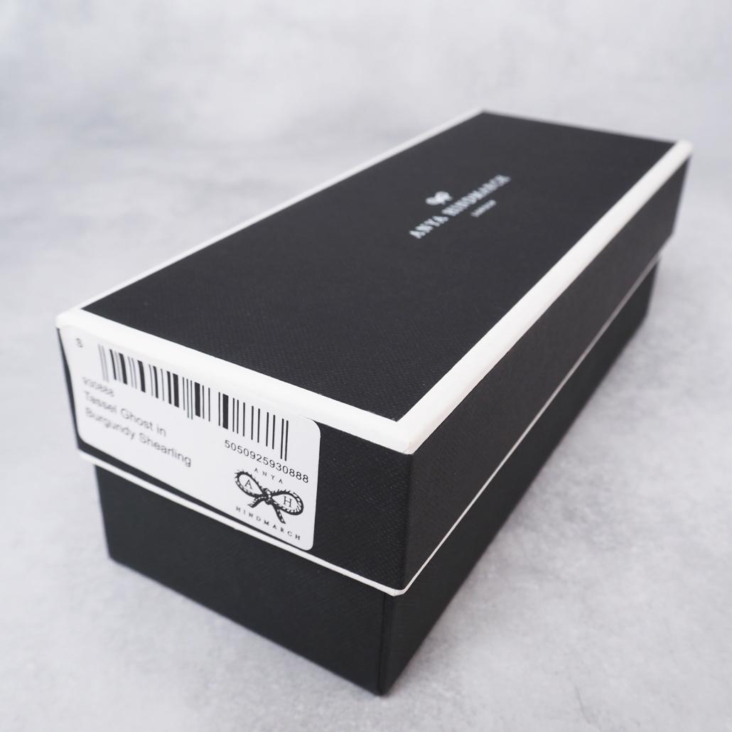 美品 Anya Hindmarch タッセルゴースト バーガンディ シアリング