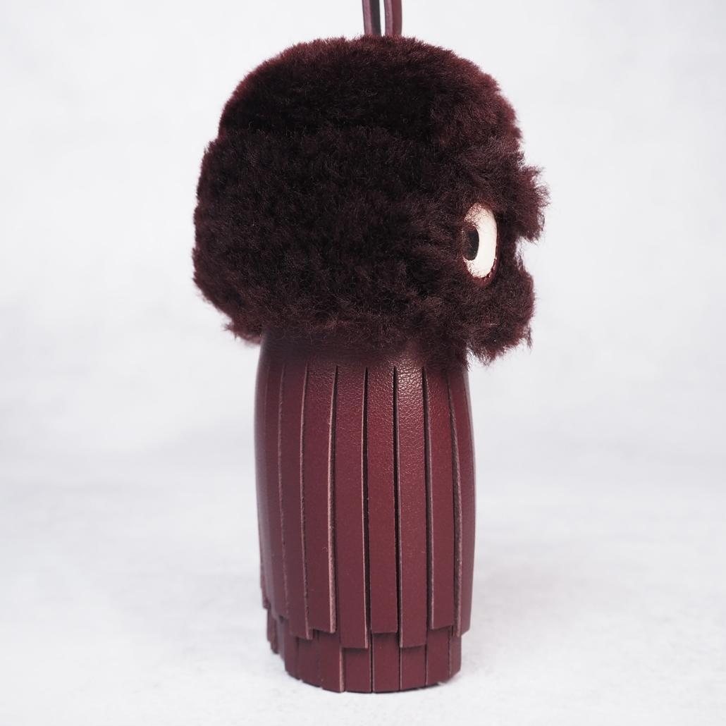 美品 Anya Hindmarch タッセルゴースト バーガンディ シアリング