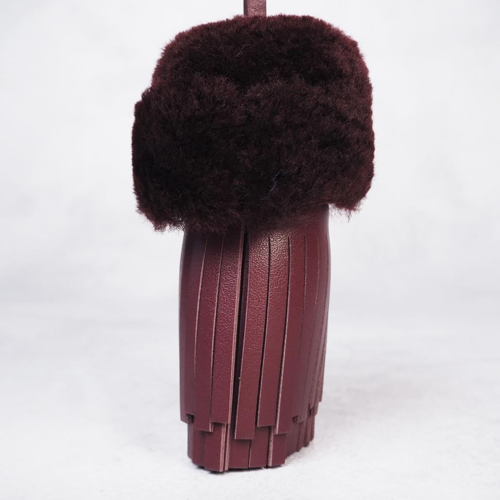 美品 Anya Hindmarch タッセルゴースト バーガンディ シアリング