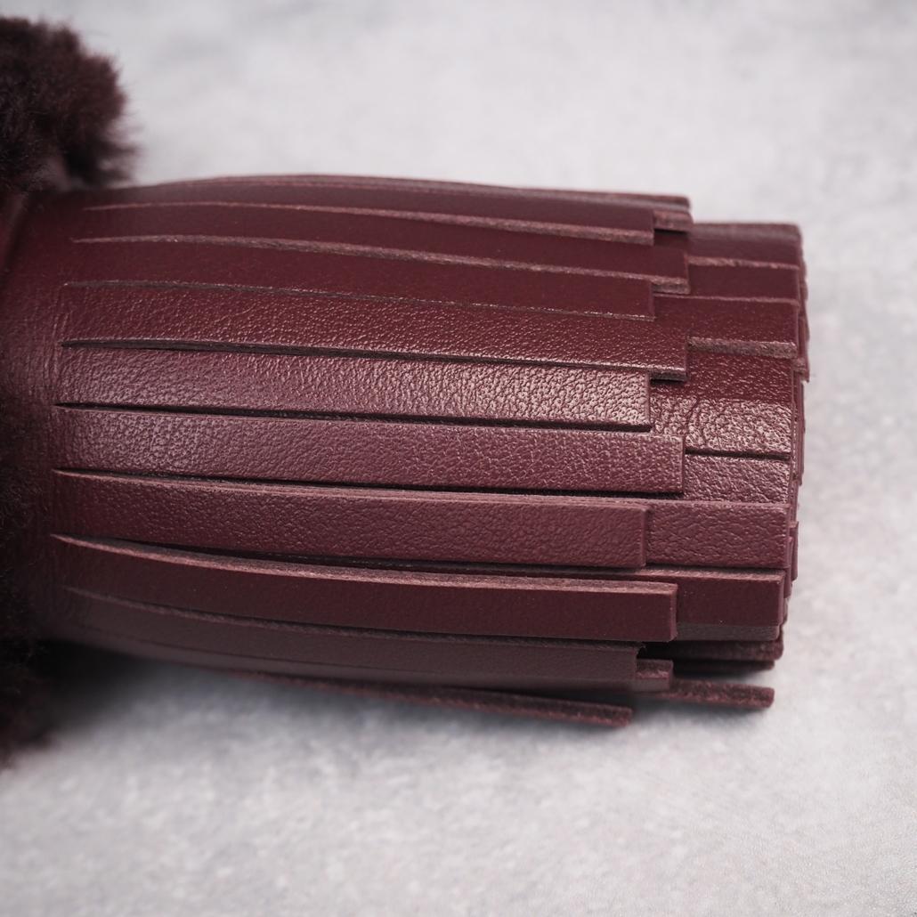 美品 Anya Hindmarch タッセルゴースト バーガンディ シアリング