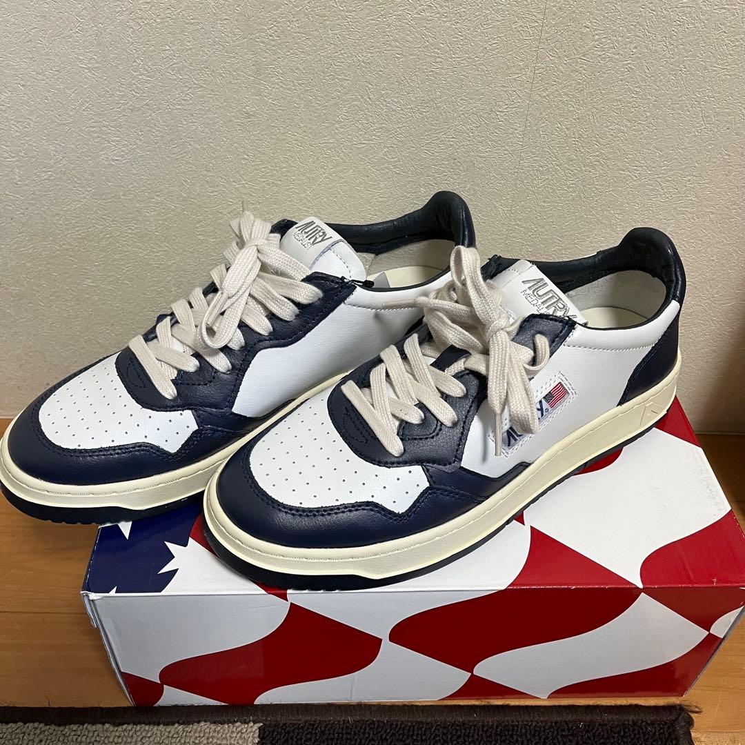 【新品•未使用】AUTRY スニーカー ホワイト/ネイビー 43