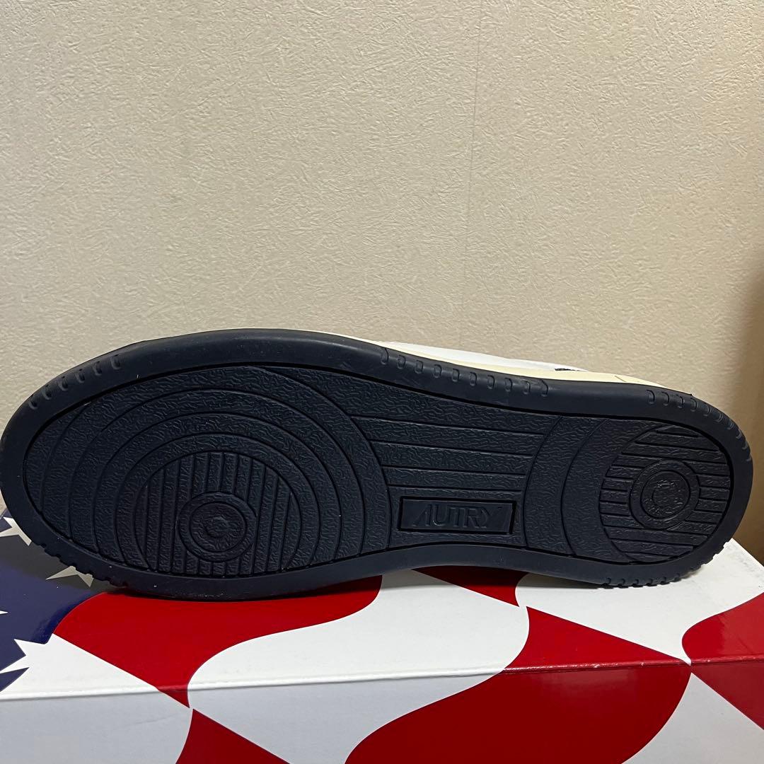 【新品•未使用】AUTRY スニーカー ホワイト/ネイビー 43
