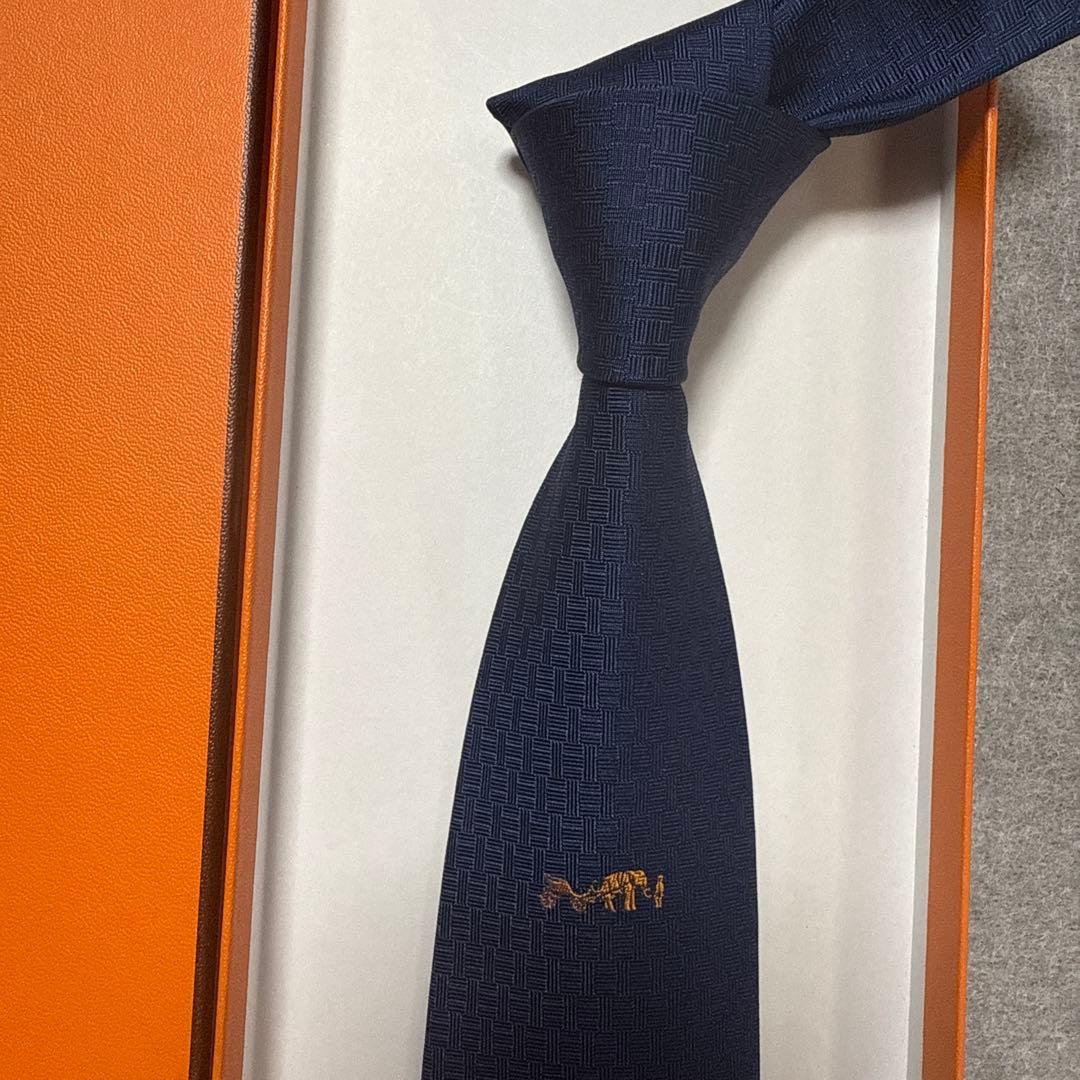 美品　エルメス　ネクタイ　紺　H柄ファソネ　馬柄ロゴ　シルクジャガード