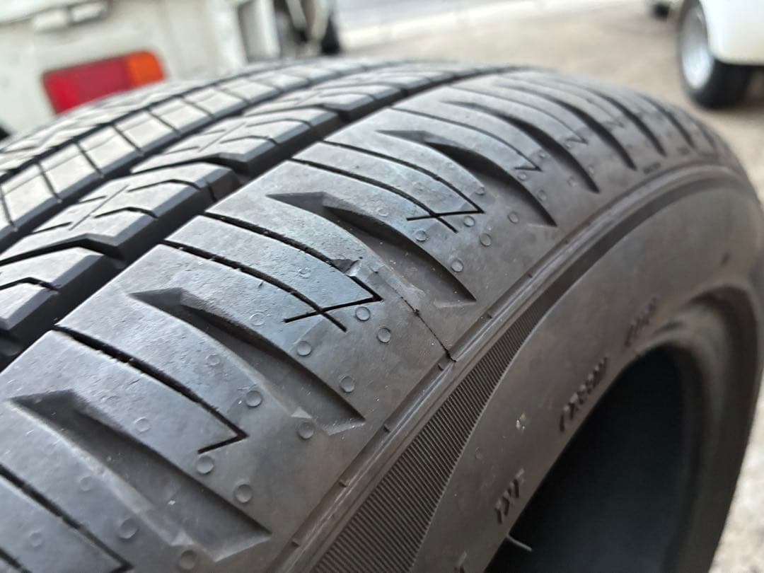 Pirelli 215/45R17 夏タイヤ　1000キロ程度使用　プリウス