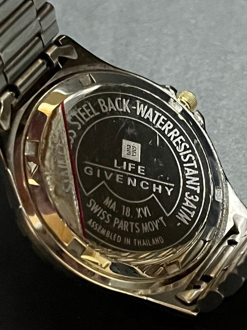 ★奇跡的の1本！GIVENCHYジバンシーメンズ腕時計　動作良好