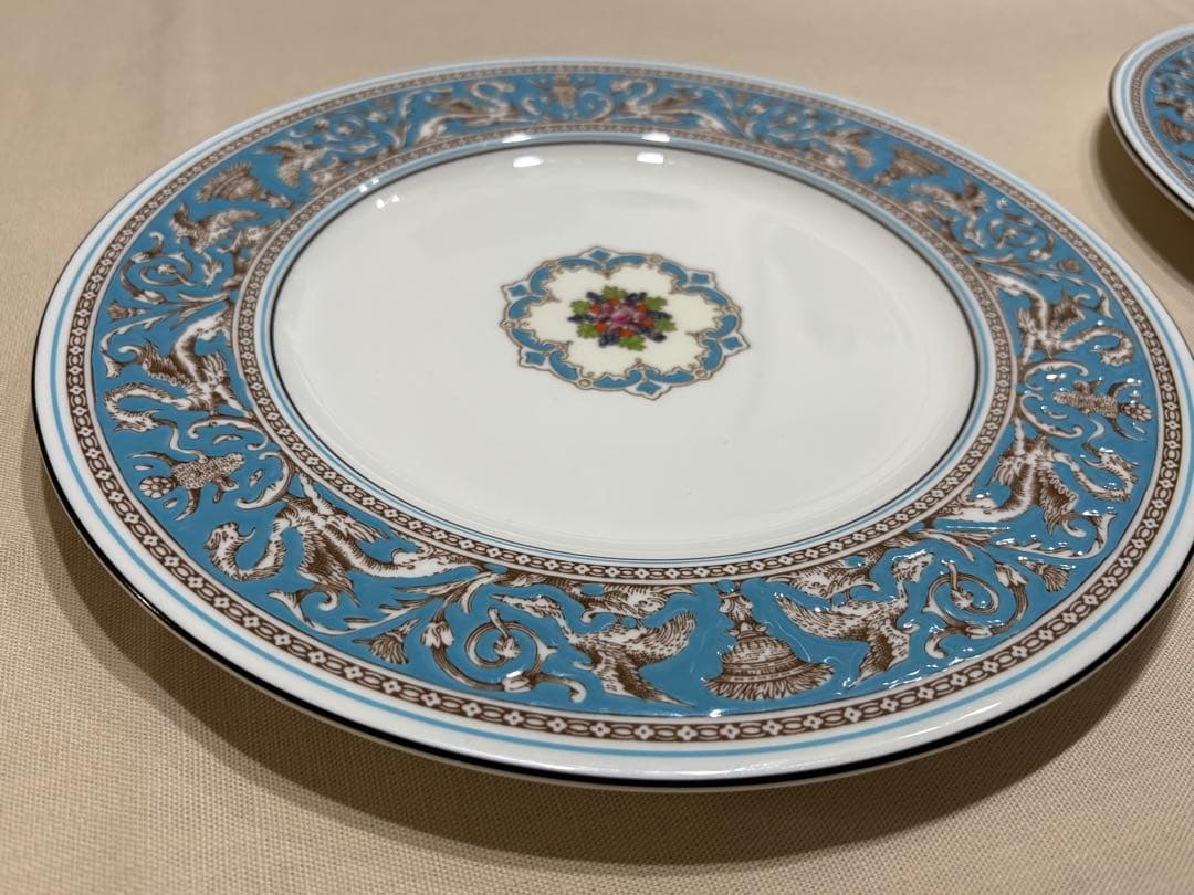 ウェッジウッド フロレンティーン ターコイズ ディナープレート 黒壺