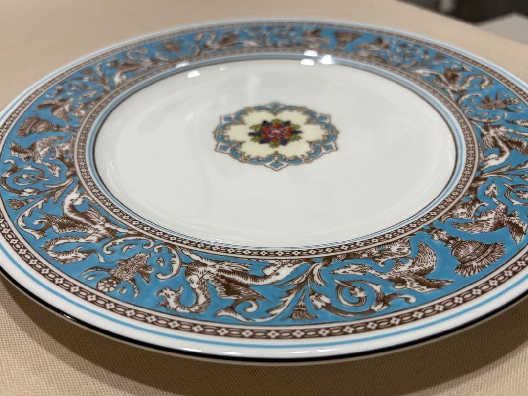 ウェッジウッド フロレンティーン ターコイズ ディナープレート 黒壺