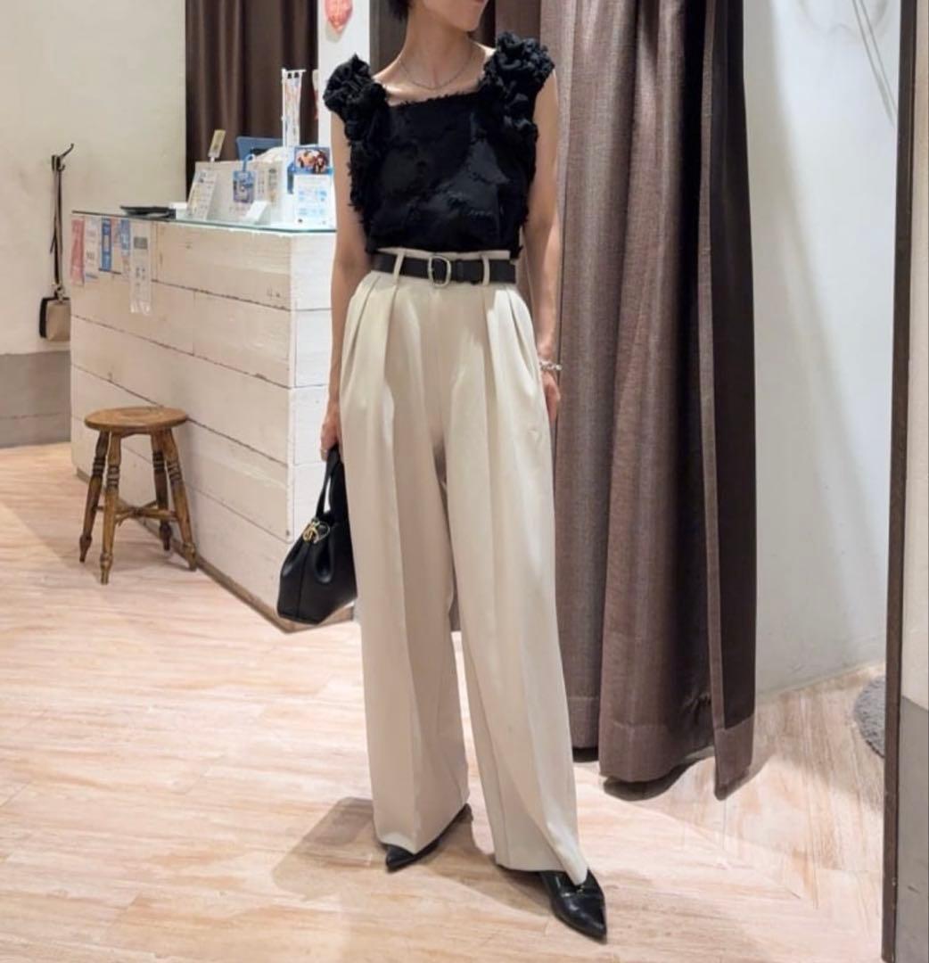 完売品‼️新品同様　カプリシュレマージュ ジャガードパフショルダートップス黒