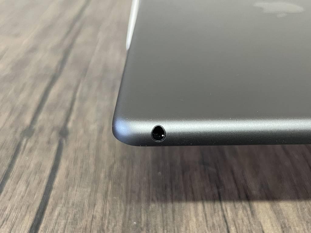 ④【美品】iPad Apple 第9世代　Wi-Fiモデル　64GB