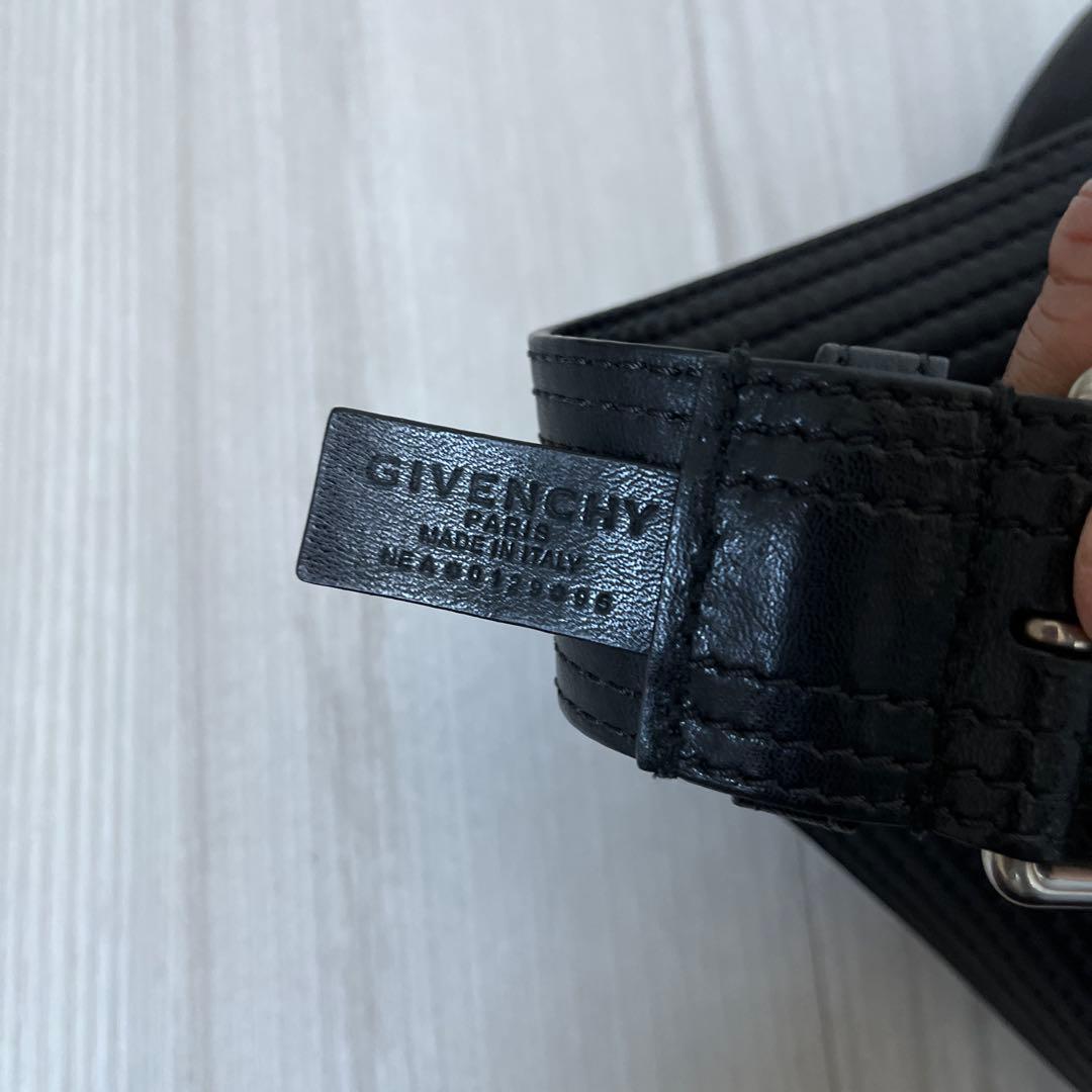 ジバンシィ カーフレザー ボディバッグ【美品】