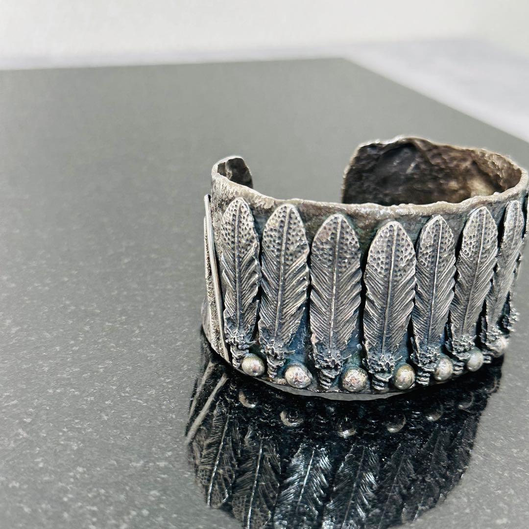 NAVAJO ナバホ 作者 ピーターネルソン フェザー装飾 ワイドバングル