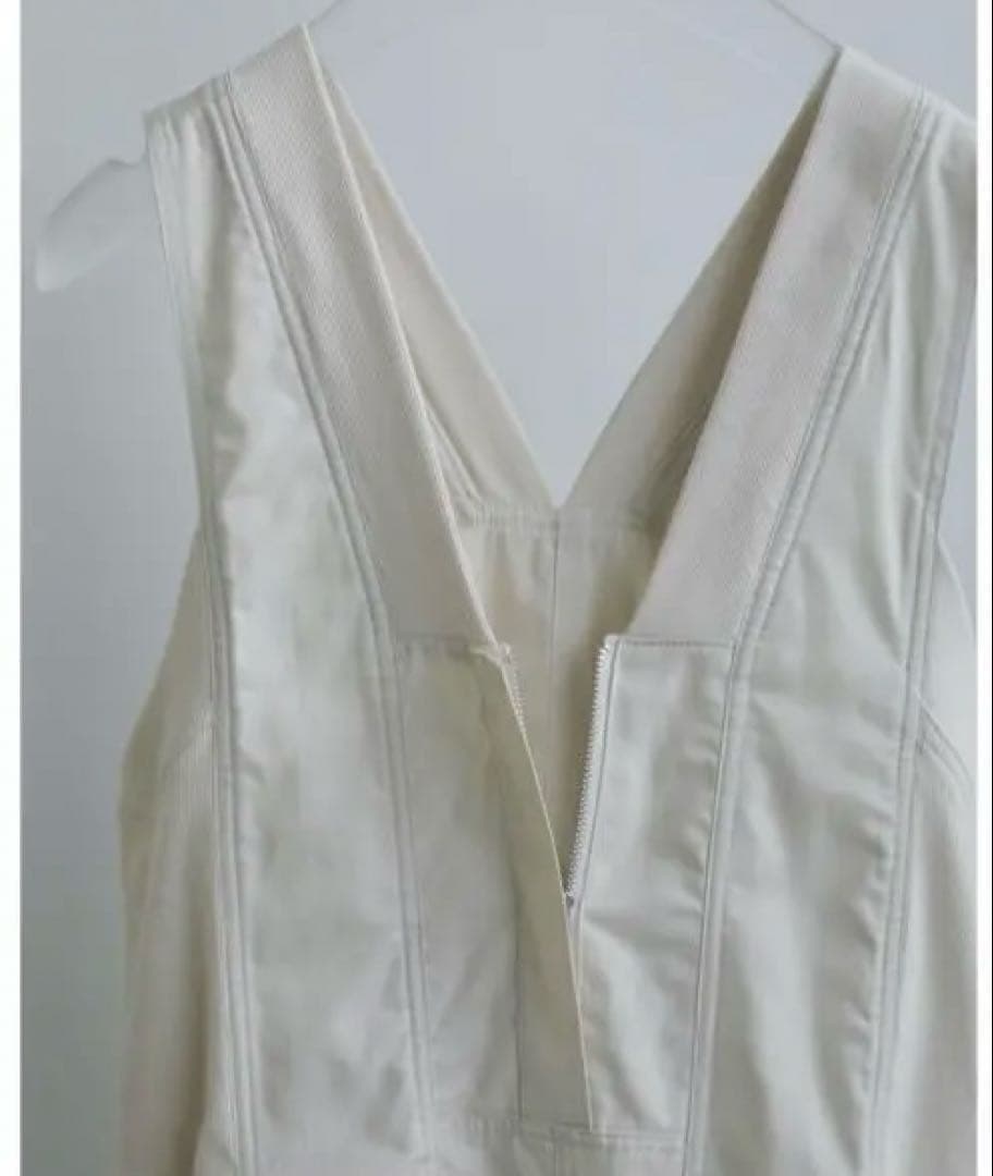 anukeホワイト Vネック オールインワン未使用