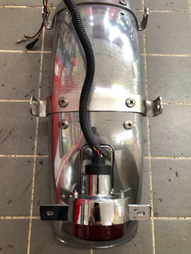 sr400 ショートアルミフェンダー　テールランプ付き