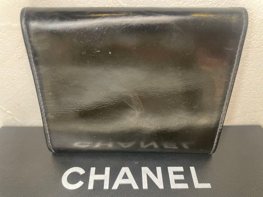 【美品】シャネル　パテントレザー　エナメルCCロゴ　二つ折り財布
