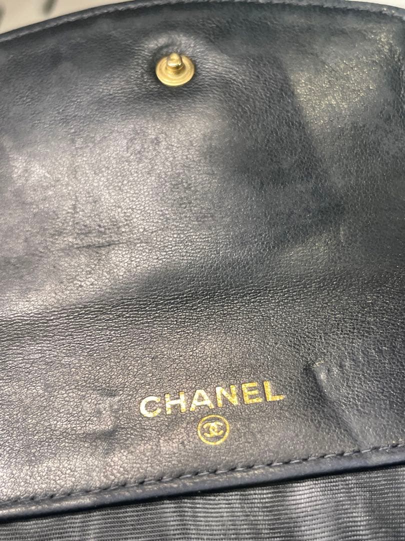 【美品】シャネル　パテントレザー　エナメルCCロゴ　二つ折り財布