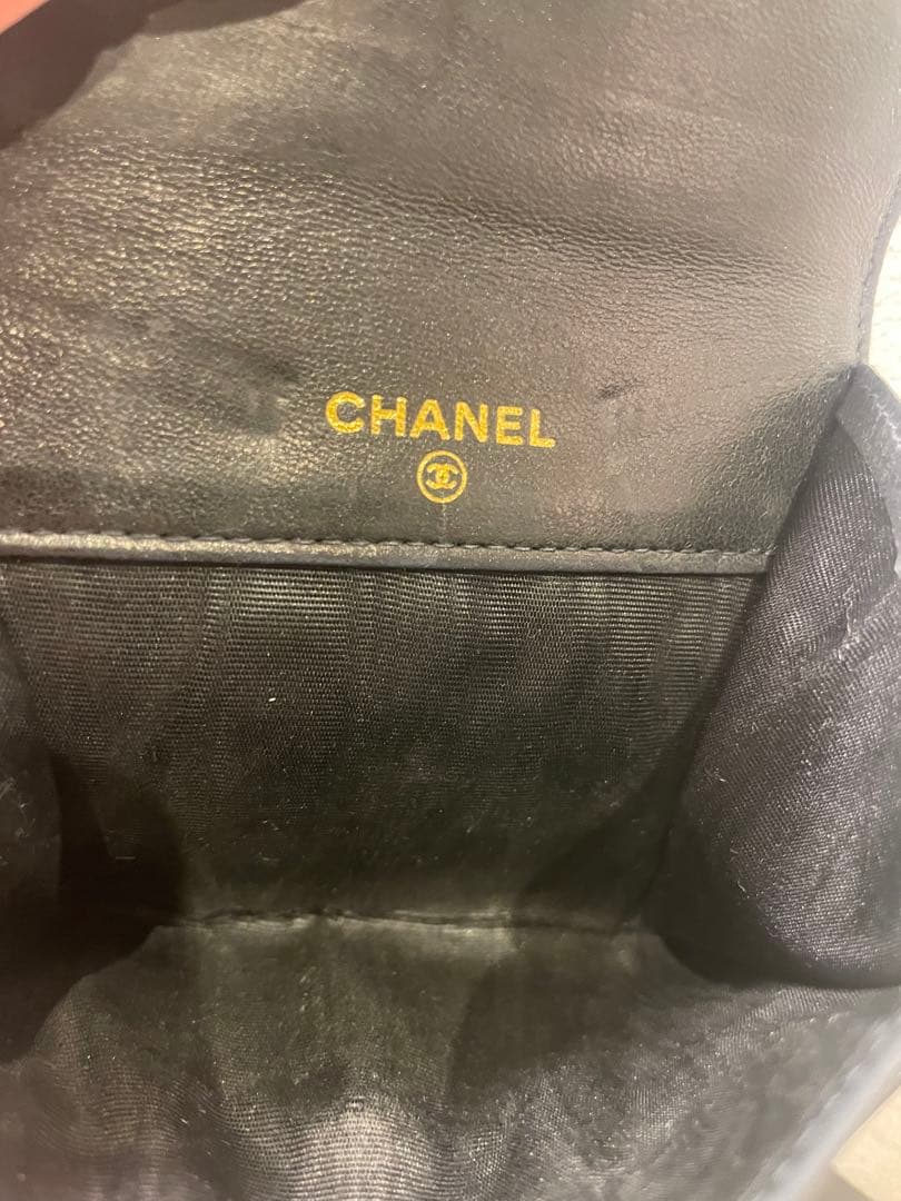 【美品】シャネル　パテントレザー　エナメルCCロゴ　二つ折り財布