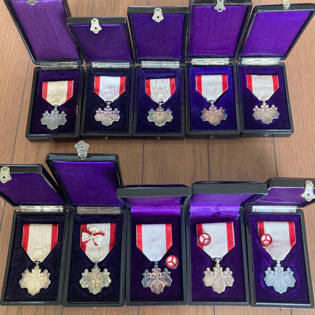 勲八等白色桐葉章