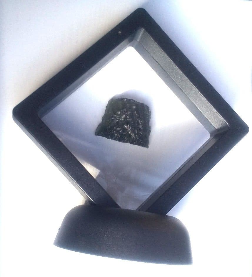 モルダバイト 原石 フロートケース、 鑑別書付き