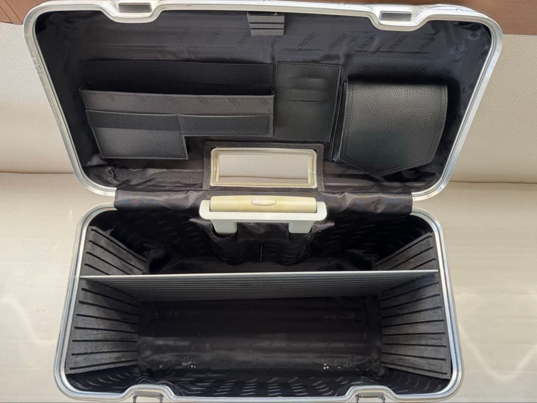 【廃盤】【美品】リモワ トパーズ パイロットトローリー 2輪 旧型 シルバー