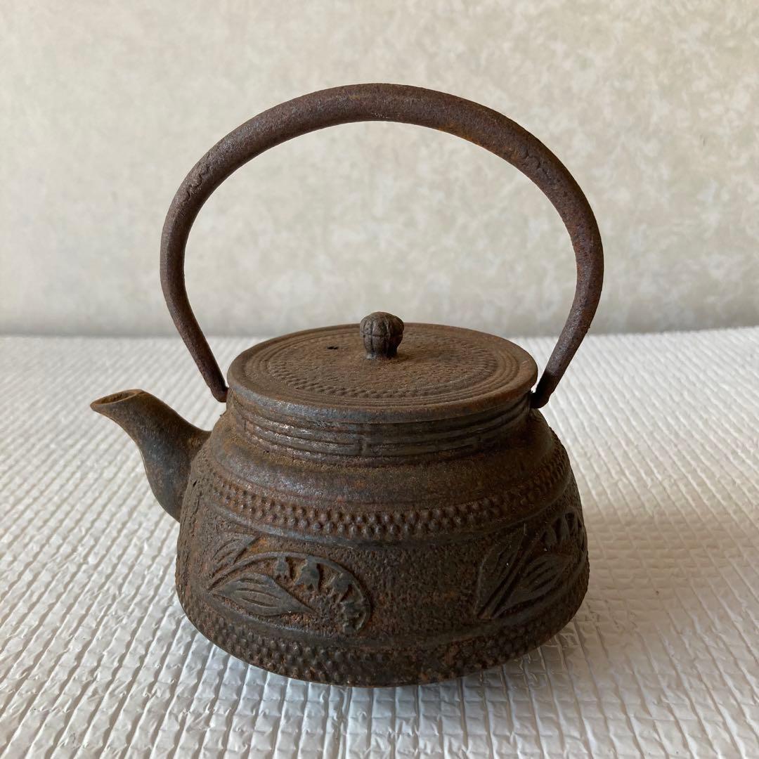 TS63 南部鉄器 鉄瓶 すずらんデザイン 鈴蘭 刻印あり 伝統工芸品 茶道具