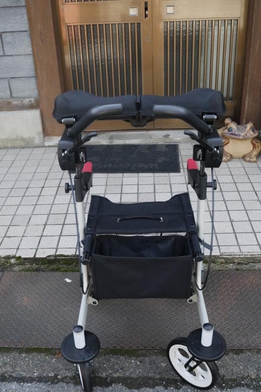 ◆アロン化成◆安寿◆歩行車リトルターンZ◆前腕支持タイプの歩行車◆折り畳み可能