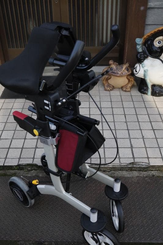 ◆アロン化成◆安寿◆歩行車リトルターンZ◆前腕支持タイプの歩行車◆折り畳み可能