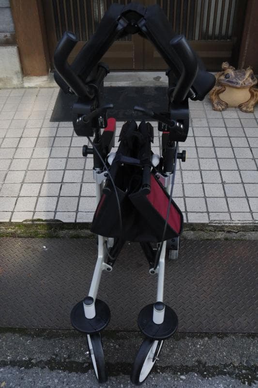 ◆アロン化成◆安寿◆歩行車リトルターンZ◆前腕支持タイプの歩行車◆折り畳み可能