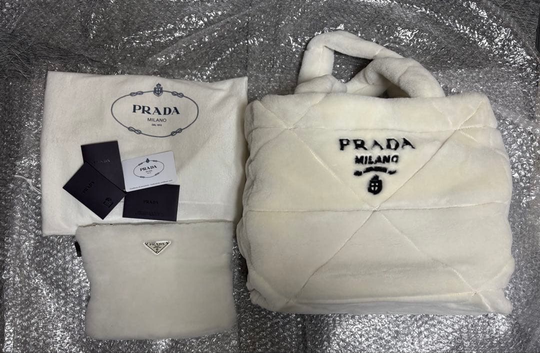 プラダ　シアリングトートバッグ　新品　PRADA トライアングルロゴ　ポーチ付き