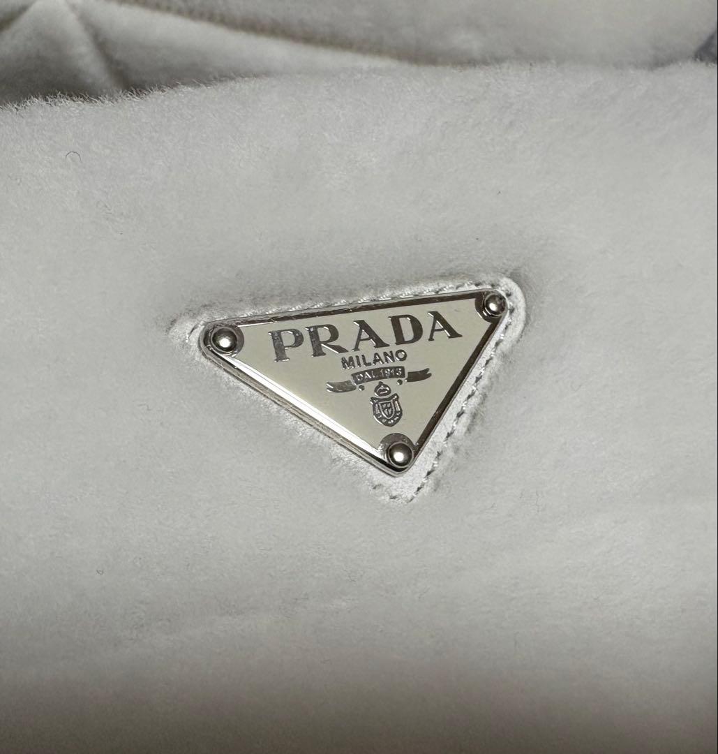 プラダ　シアリングトートバッグ　新品　PRADA トライアングルロゴ　ポーチ付き