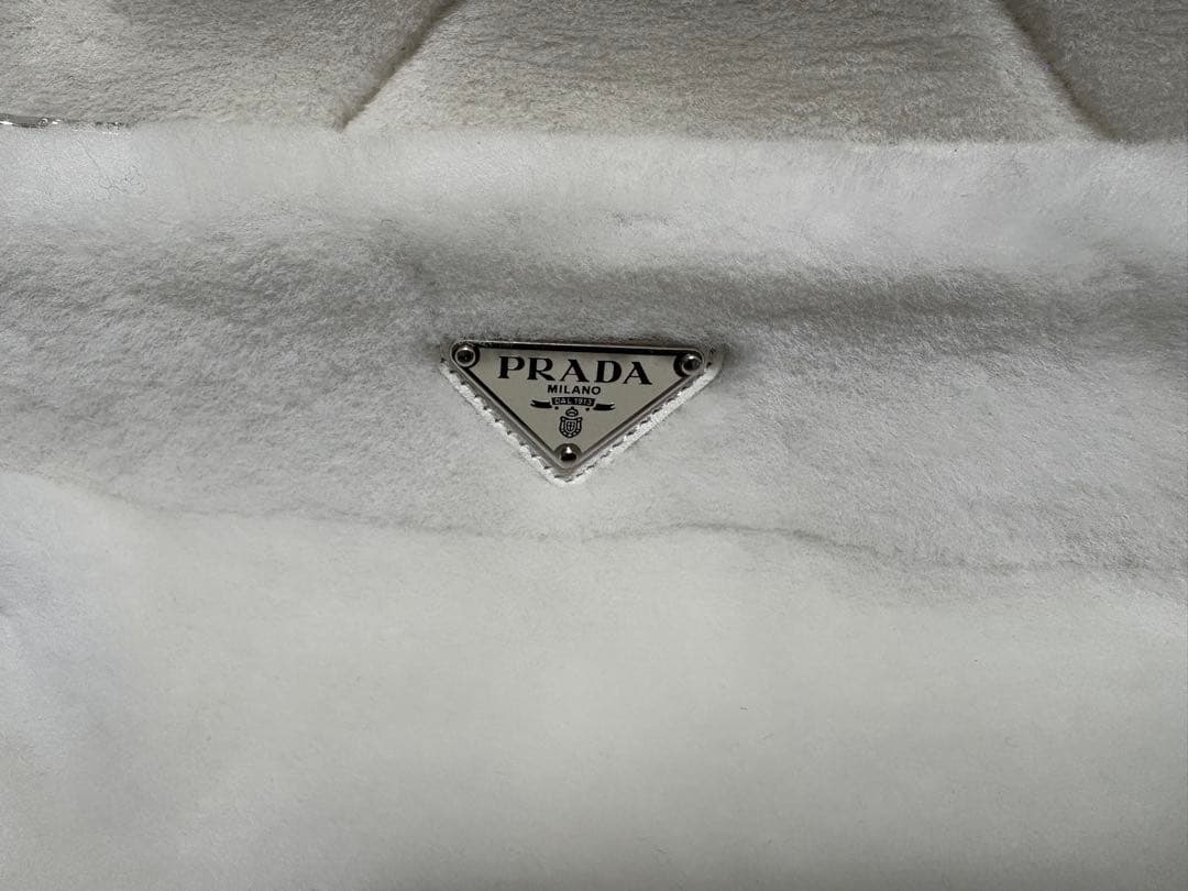 プラダ　シアリングトートバッグ　新品　PRADA トライアングルロゴ　ポーチ付き