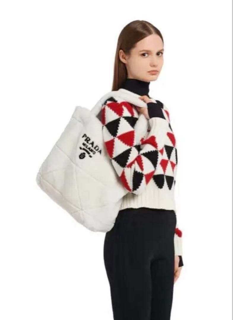 プラダ　シアリングトートバッグ　新品　PRADA トライアングルロゴ　ポーチ付き