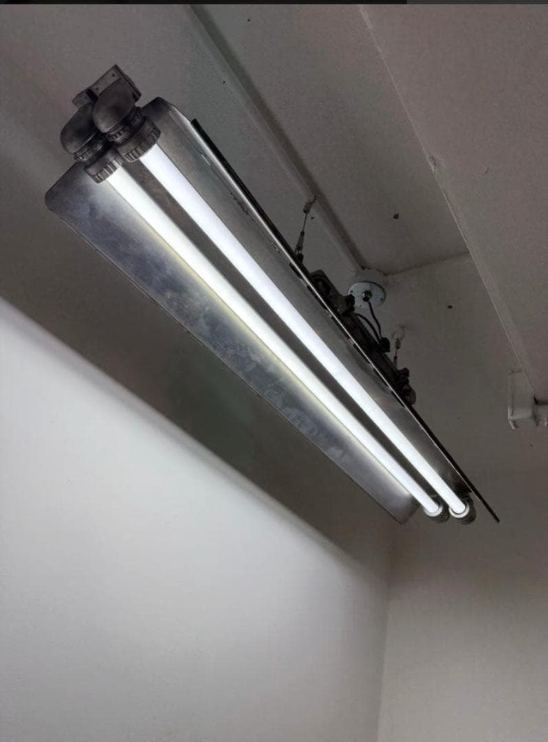 チューブランプ　インダストリアル　照明　ヴィンテージ　アンティーク